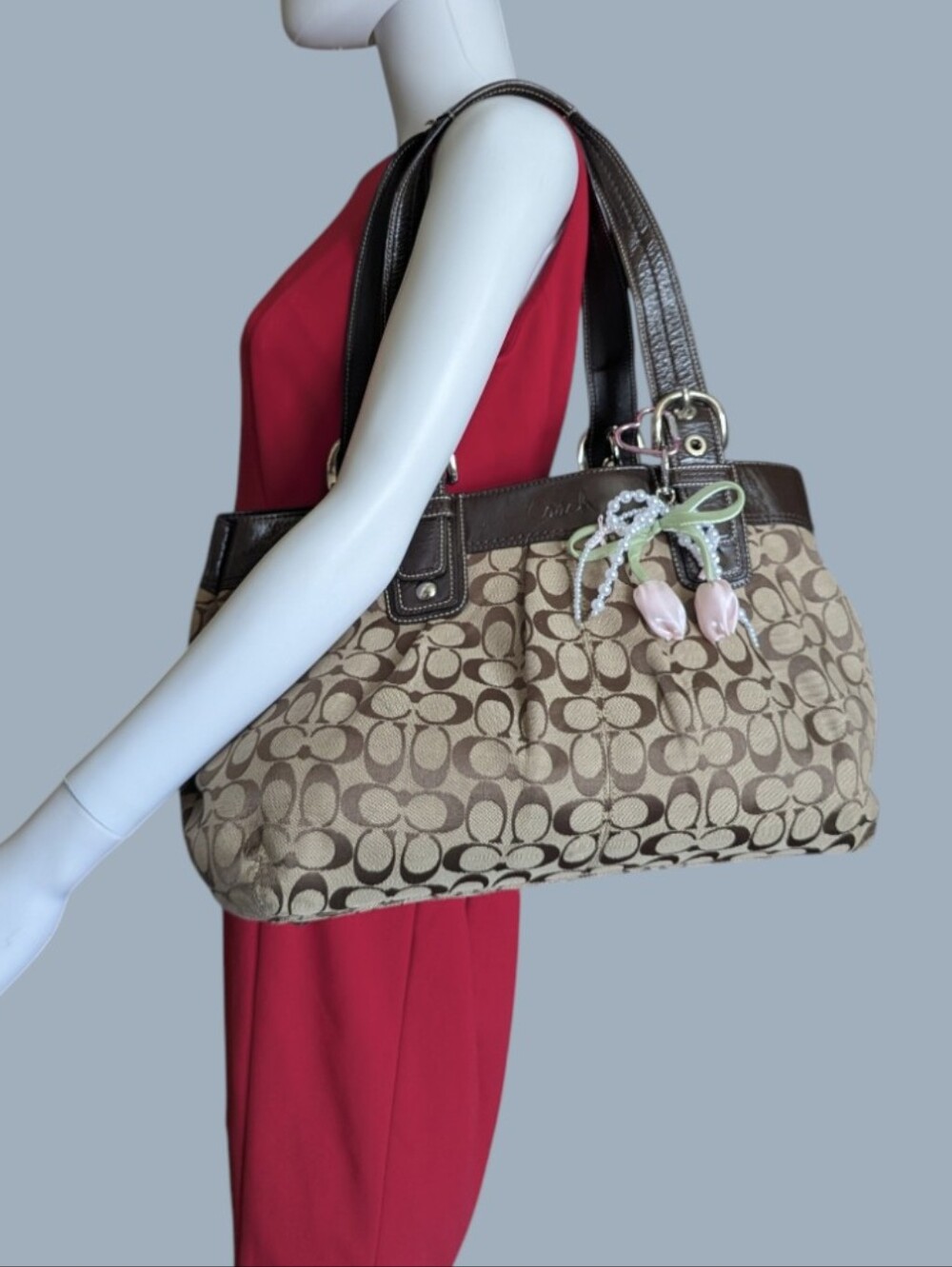 vintage Coach SignatureSoho Pleated Tote Bag accessorized with acoquette-styl